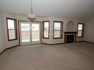 Building Photo - 1400 Roundtable Dr