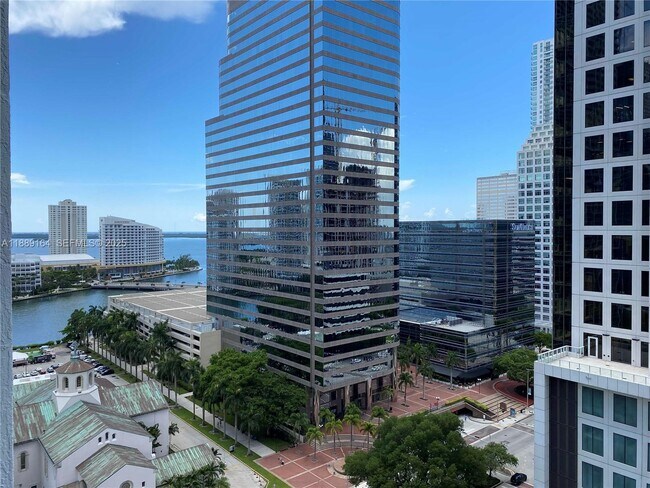 Building Photo - 500 Brickell Ave