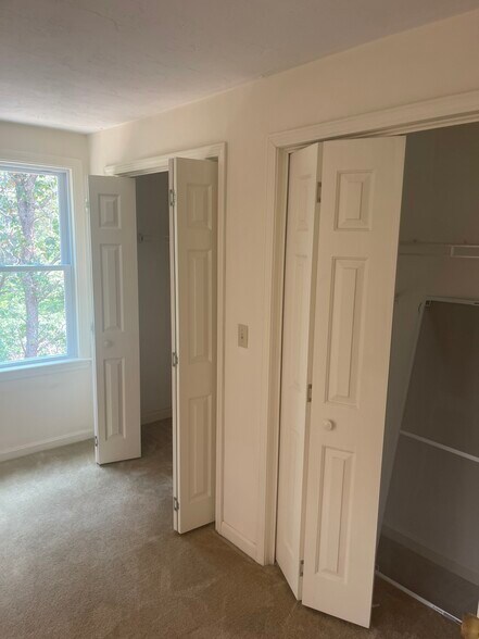 Building Photo - 49 Wintergreen Rd