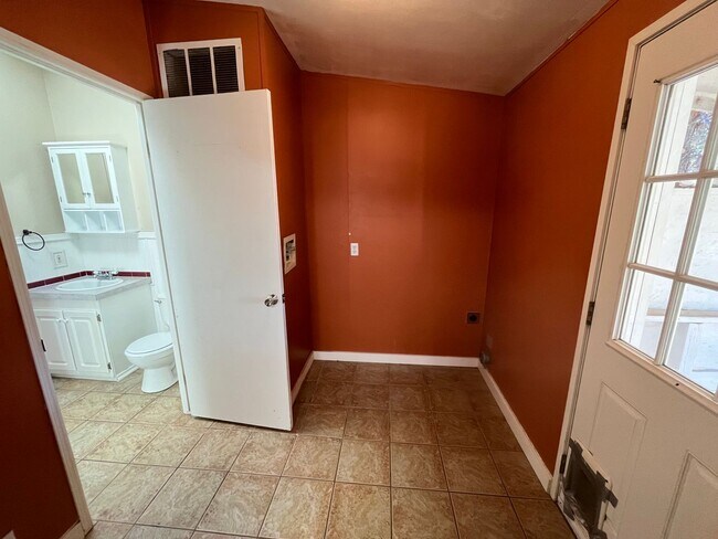 Building Photo - Country 3-bdr/2-bath with huge yard in Crooked River Ranch!