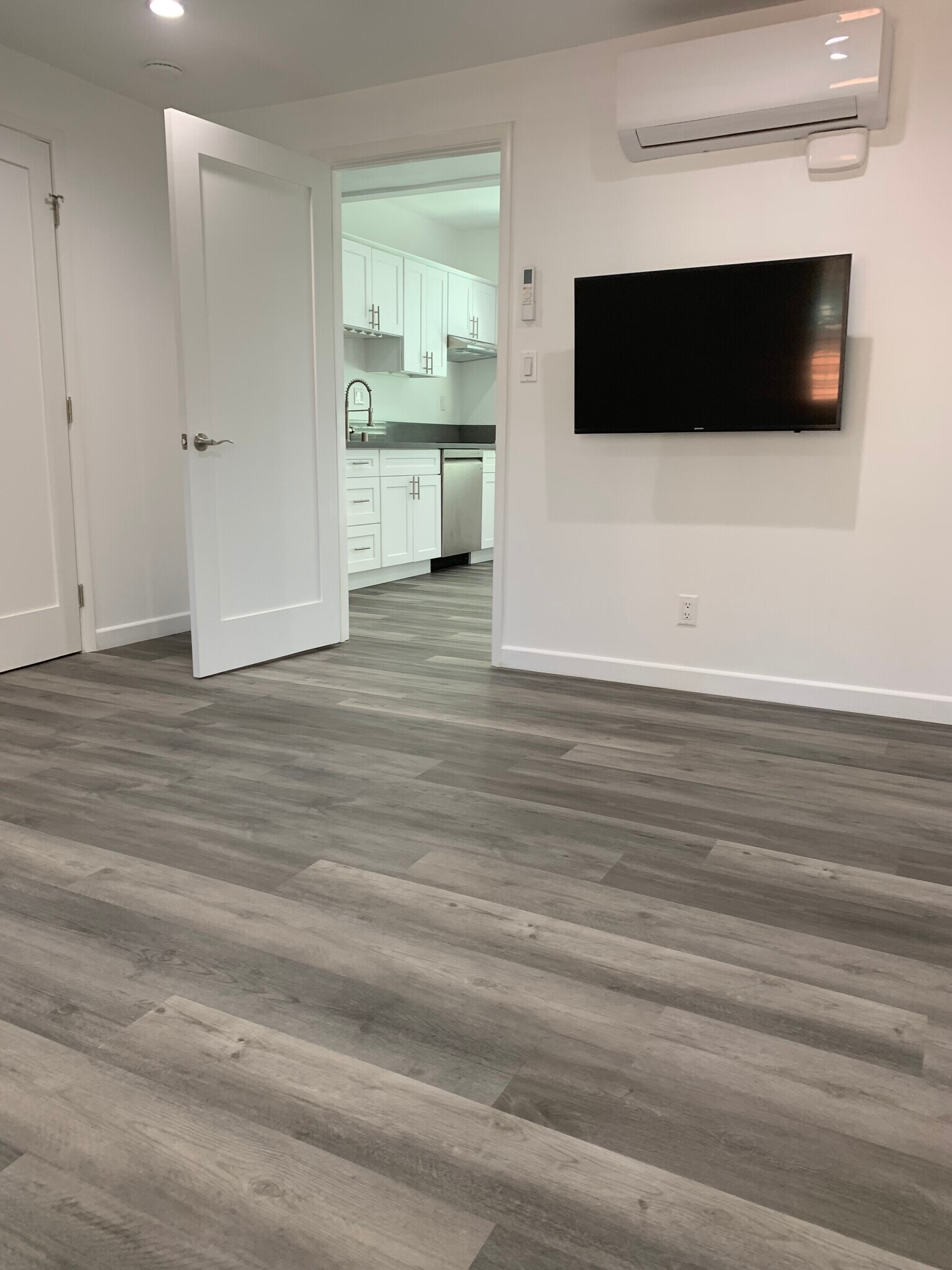 Building Photo - 1102 Centinela Ave