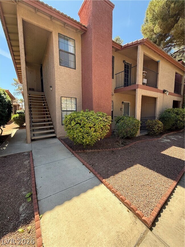 Building Photo - 5576 W Rochelle Ave.