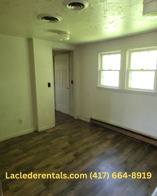 Building Photo - 3 bed 2 bath House