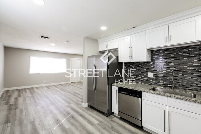 Building Photo - MEMORIAL DAY SPECIAL!! NOW OFFERING FIRST ...