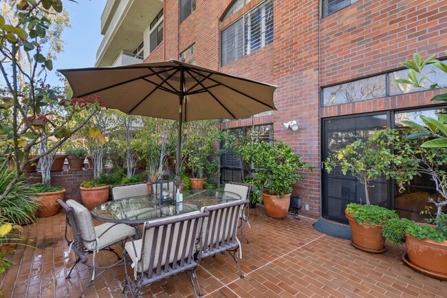 Building Photo - 200 N Swall Dr