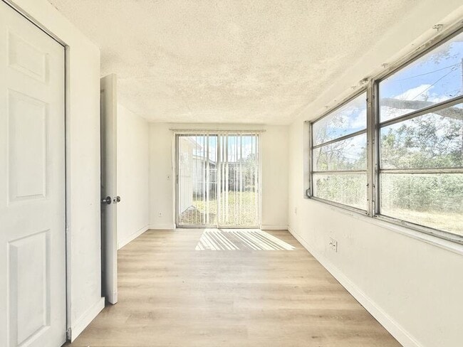 Building Photo - 12909 Kings Manor Ave