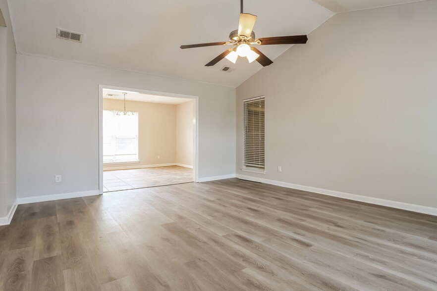 Building Photo - 3880 Warrington Dr