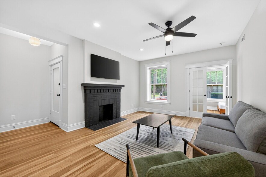 Building Photo - MOSAIC - 718 Limit - Now Leasing 2027/2028