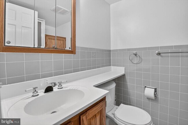 Building Photo - 4709 River Rd