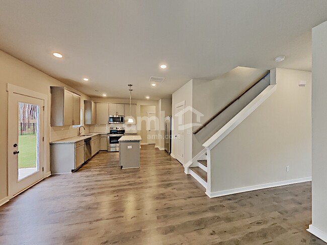 Building Photo - 518 Camp dr