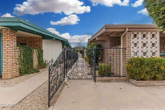 Building Photo - 3713 E Glenrosa Ave