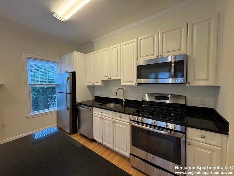 Building Photo - 20 Langdon St