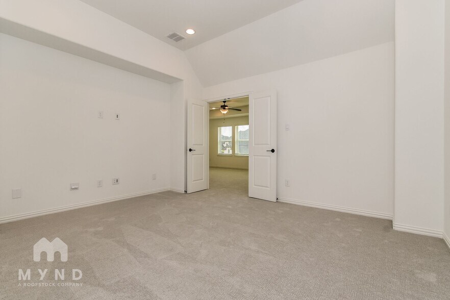 Building Photo - 15518 Kestrel Mews