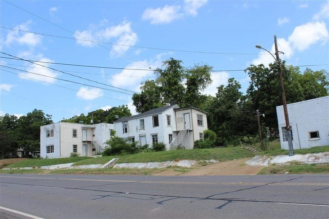 Building Photo - 700-704 W Upshur Ave