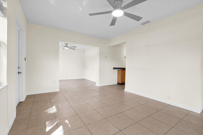 Building Photo - 261 NE 45th St