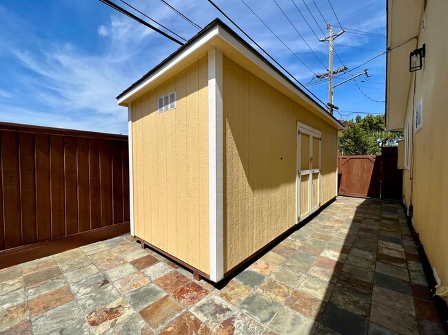 Building Photo - Updated 3-Bed / 2-Bath Single-Family Home!