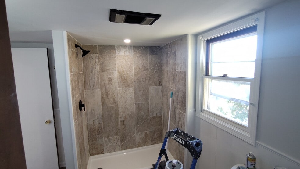 Building Photo - 320 S East St