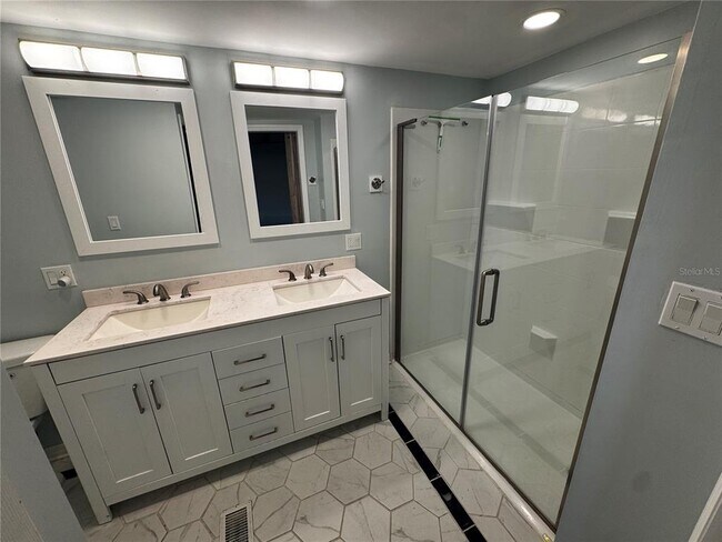 Building Photo - 1003 Oren Ave