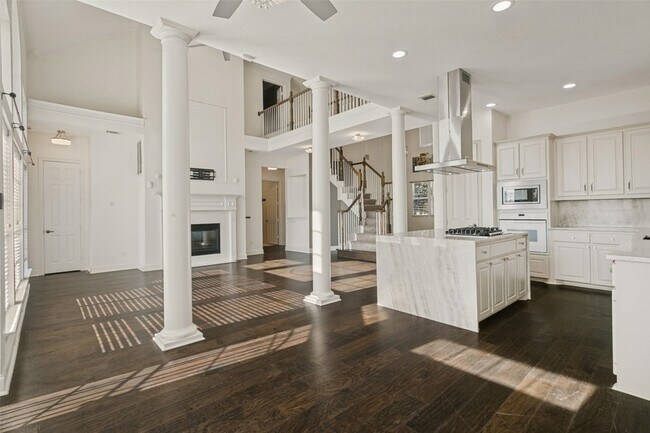 Building Photo - 9028 Bottlebrush Ln