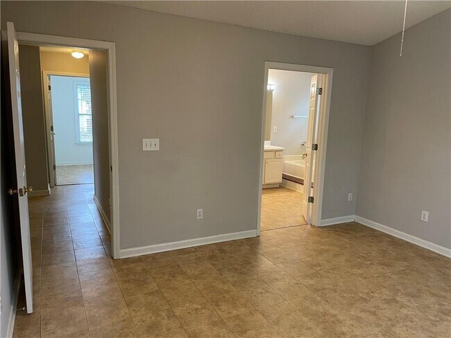 Building Photo - 325 Bramford Way NW