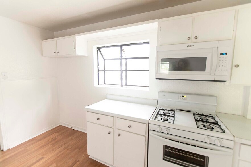 Kitchen 4 - 7459 Mohawk Ave