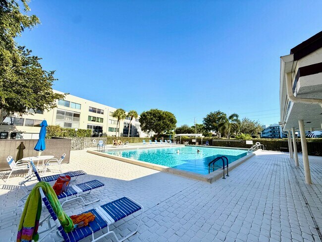 Building Photo - 3162 Via Poinciana