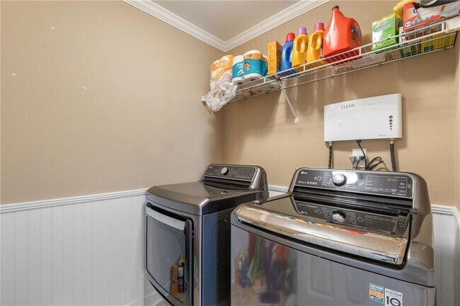 Building Photo - 1005 Regal Hills Ln