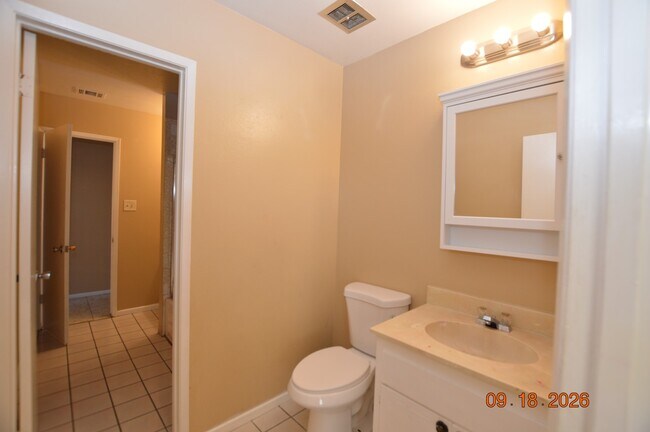 Building Photo - 617 Vincent Way