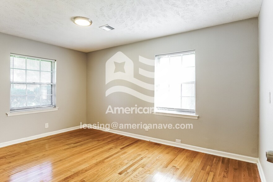 Building Photo - 610 Sir Michael Dr