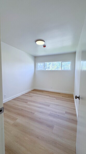 Building Photo - 716 Glenway Dr