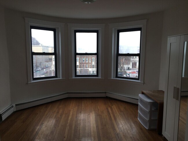 Building Photo - 1668 Commonwealth Ave