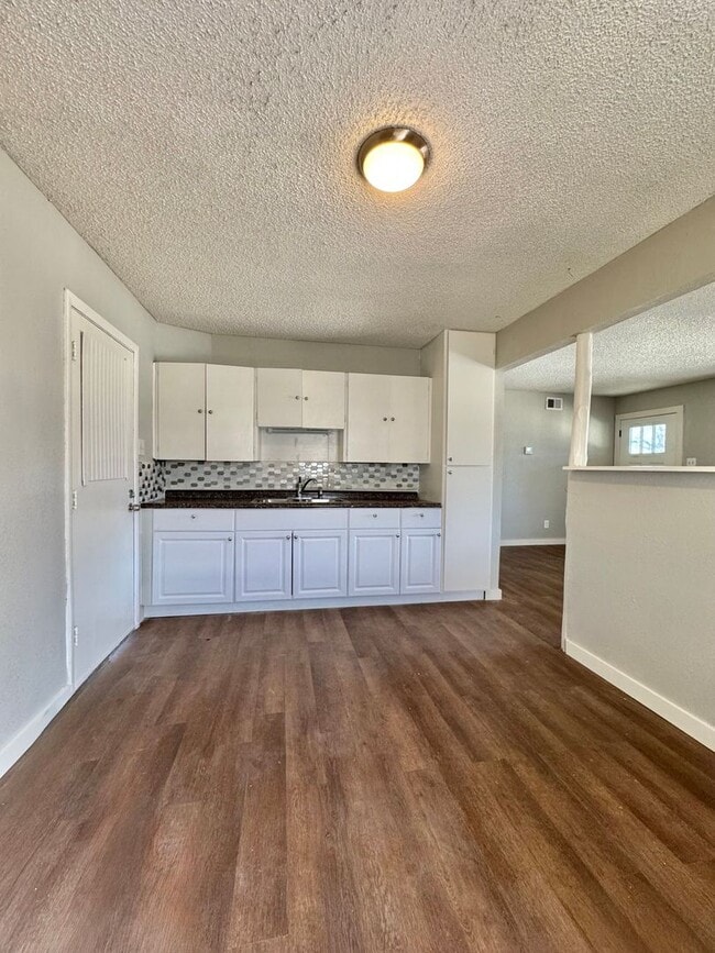 Building Photo - NOW AVAILABLE - Newly Renovated 2 Bedroom Home + Large Fenced Backyard!