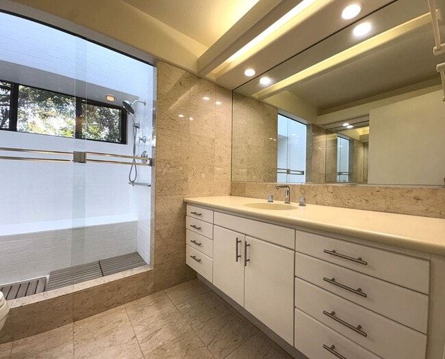 Building Photo - Eichler-Style Gem in Desirable Triple El N...