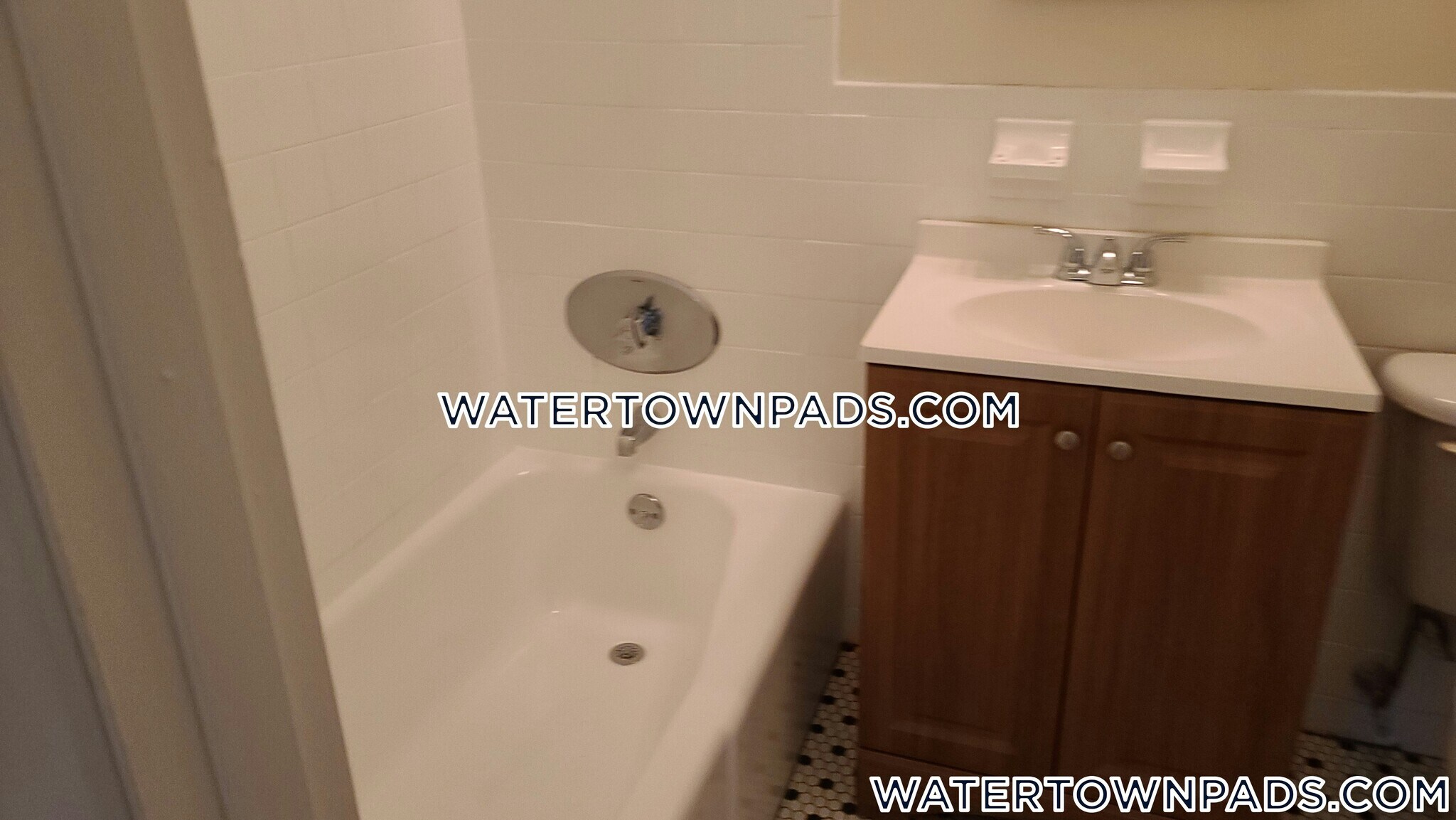 Building Photo - 245 Main St