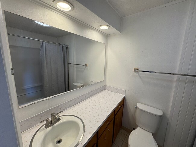 Building Photo - 1074/A/