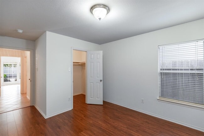 Building Photo - 11712 Logan Ridge Dr