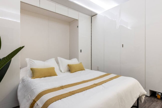 Building Photo - 12607 Larchmere Blvd