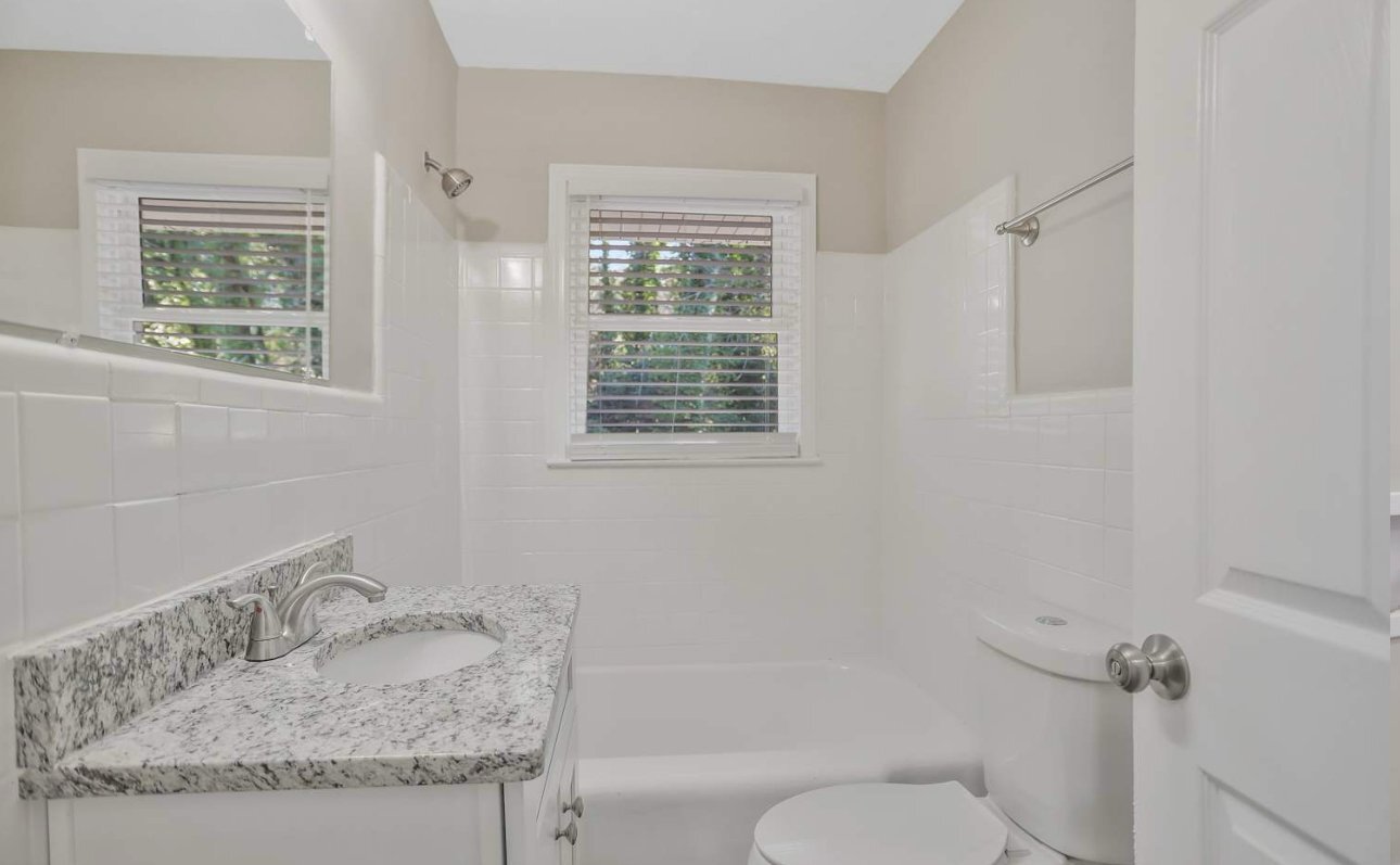 Building Photo - 1972 Glendale Dr