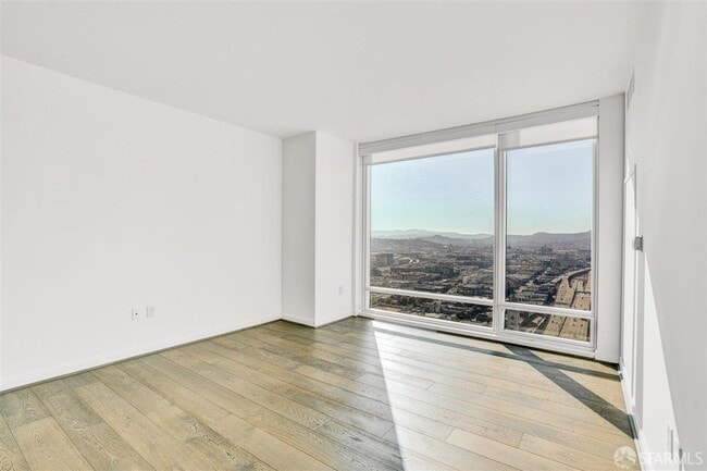 Building Photo - 425 1st St