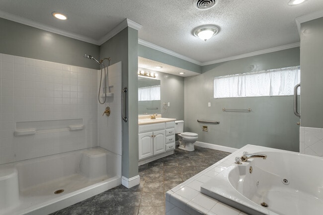 Building Photo - 17 Barnhardt Cir