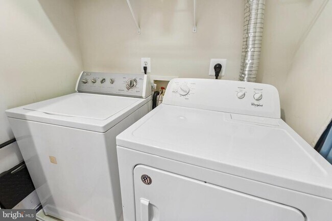 Building Photo - 12047 Kemps Landing Cir