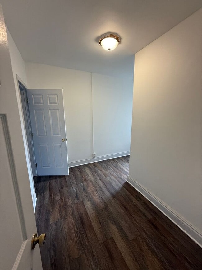 Building Photo - Duplex located on Belview Ave.