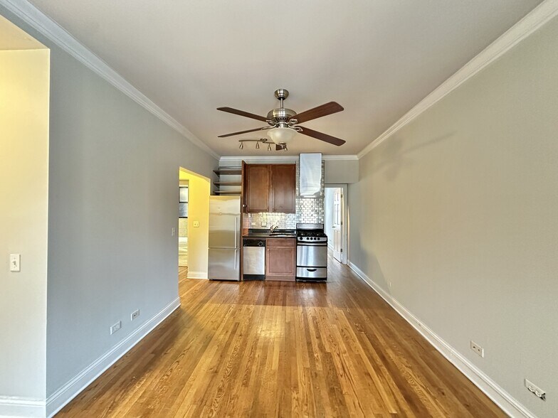 Building Photo - 736 W Addison St