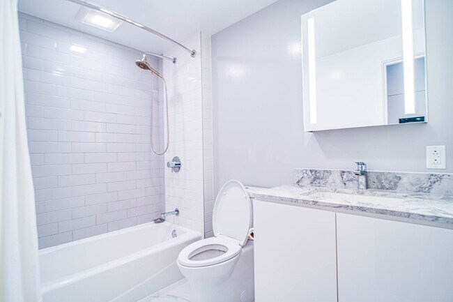 Building Photo - Larger Studio Unit with Lanai in Aalii