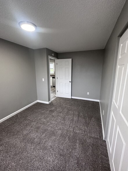 Building Photo - 1707 W 6th Ave