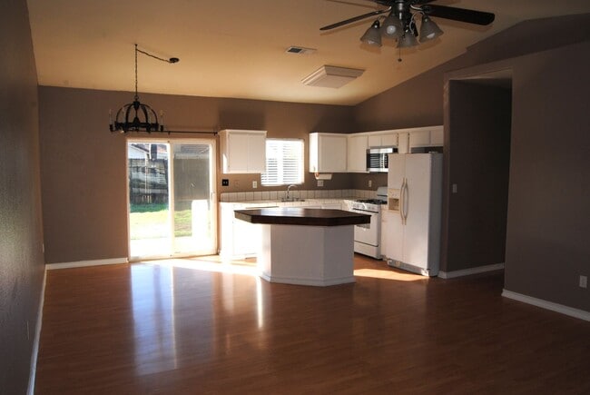 Building Photo - 5603 Summer Solstice Dr