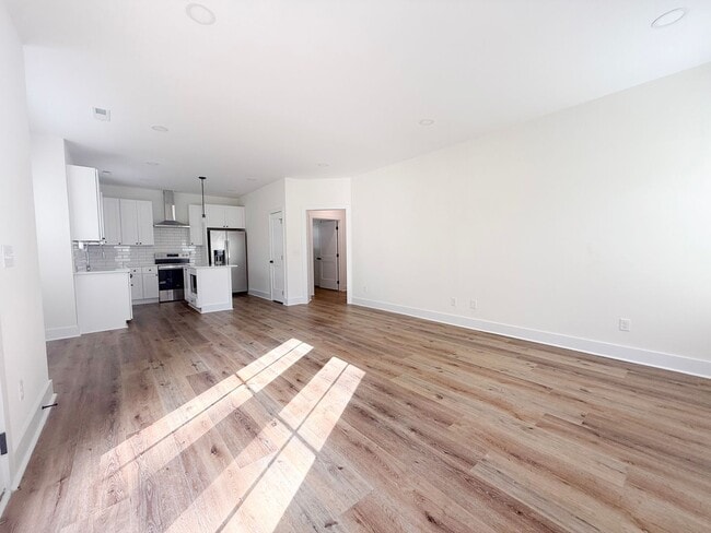 Building Photo - 3 Bedroom Home with 2 Car Garage and Resort Style Pool Access