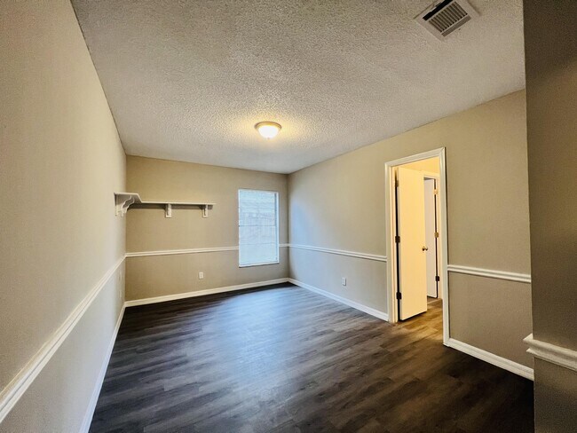 Building Photo - 1072 Gould Pl