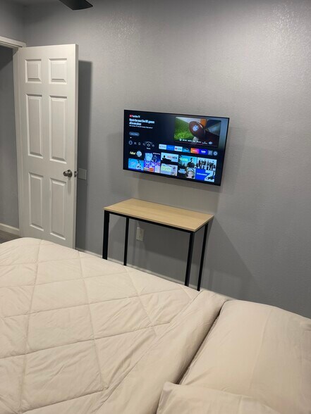 Building Photo - 2529 Crommelin Ave