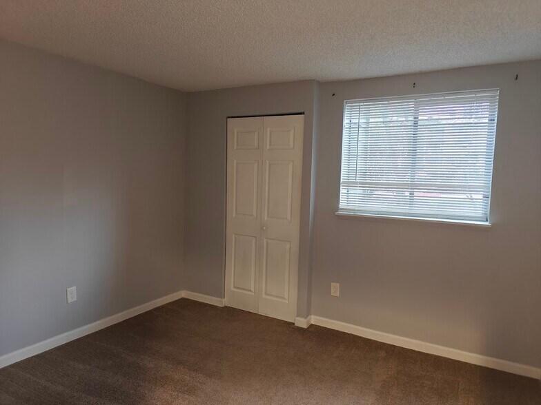 Building Photo - 611 SW 5th Ct